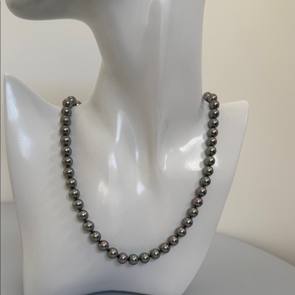 Vintage Iridescent Gray-Green Pearl Necklace